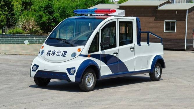 警用巡逻车转弯时失控擦伤3名行人，警方通报
