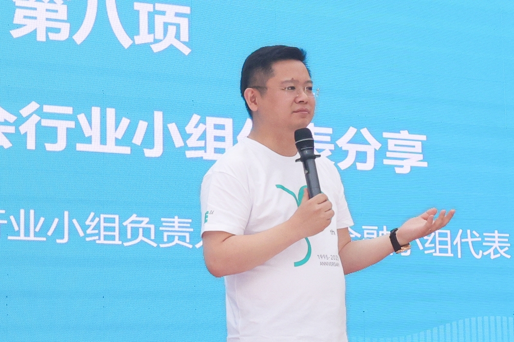 上海校友会执行会长、2004级校友祝烽双作分享