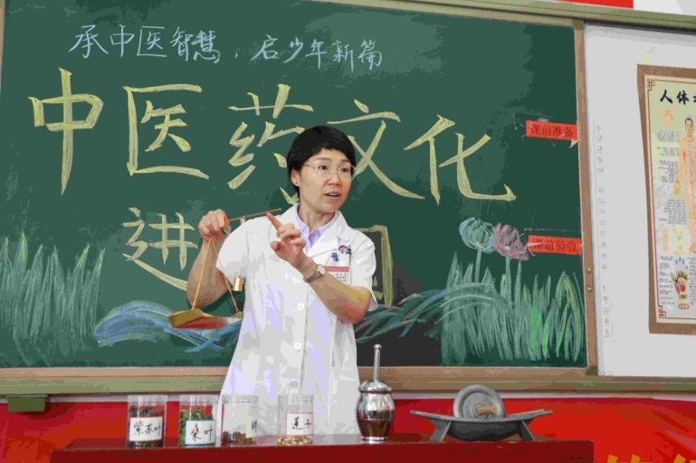 ◆“哪位同学上来亲手试一试？”