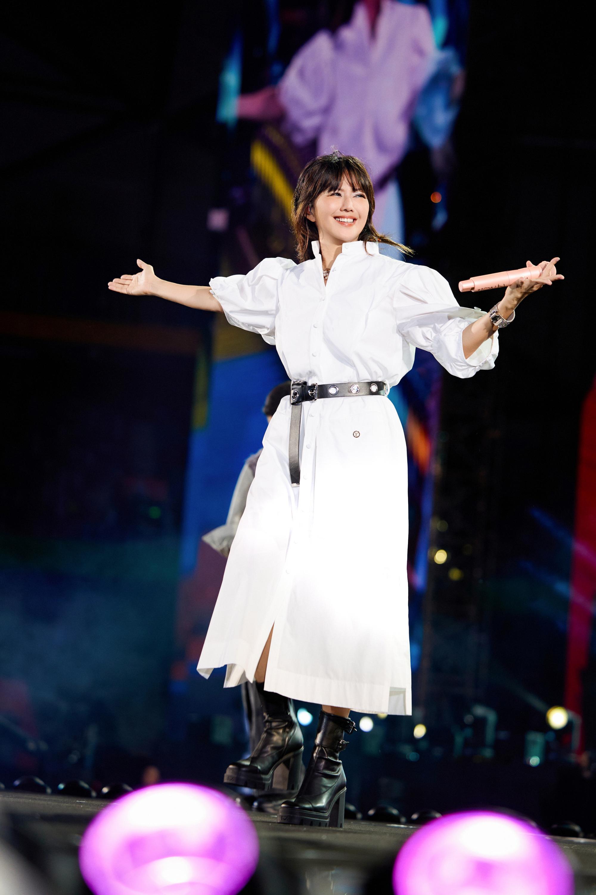 是谁的青春圆满了?孙燕姿《就在日落以后》巡回演唱会深圳站完美上演