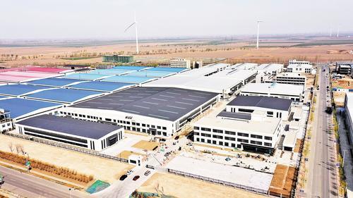 近日航拍的位于大城县的河北蓝金顿节能科技有限公司年产1.5万吨日化及洗涤剂项目建设现场。 陈 童摄
