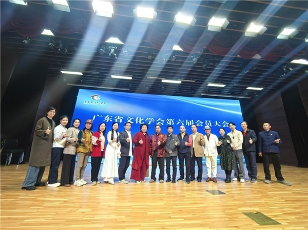 黄建璋与老友姚容宾：茶香叙旧谊，国学话传承
