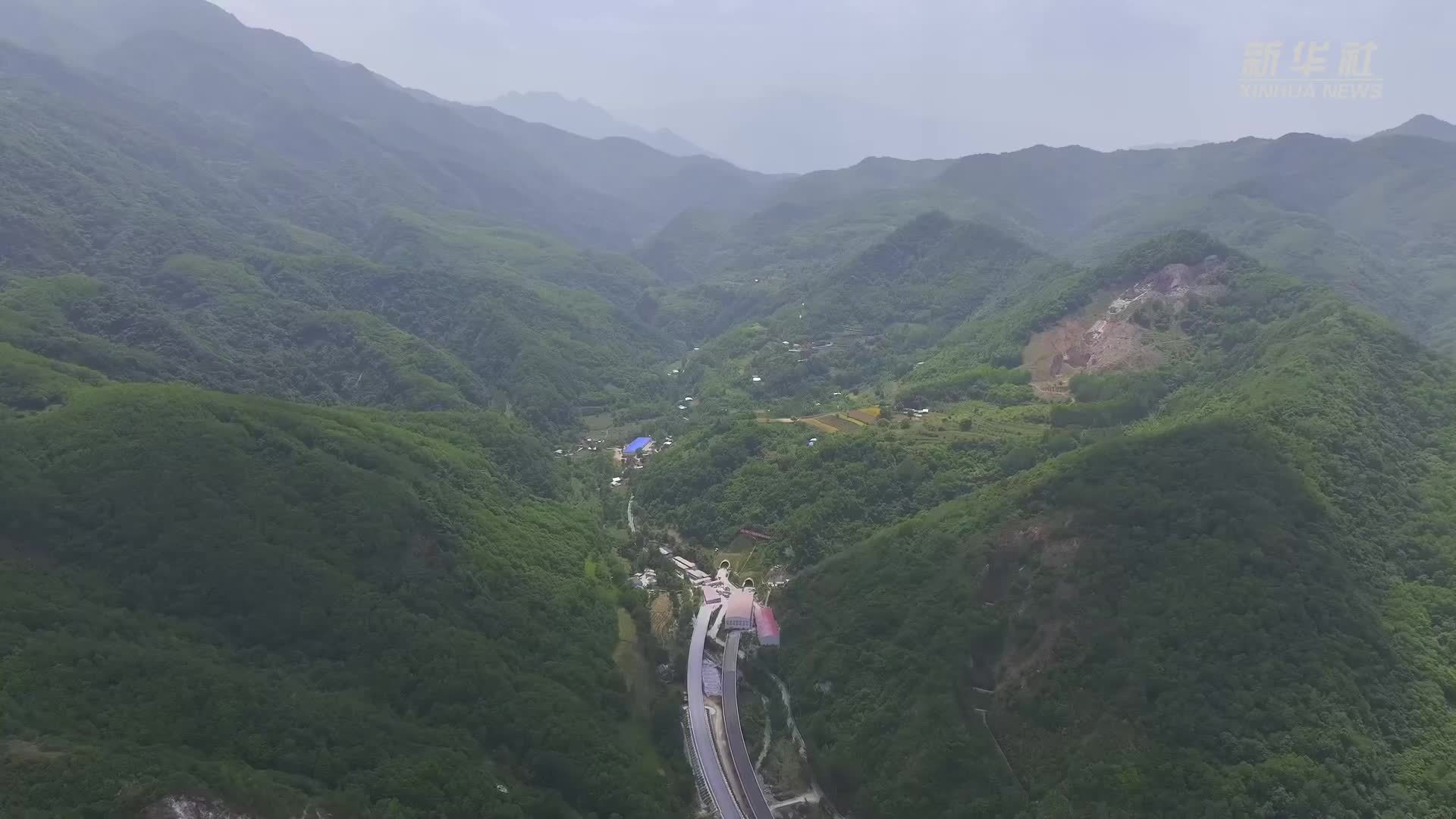 陕西眉太高速公路太白山隧道左洞贯通