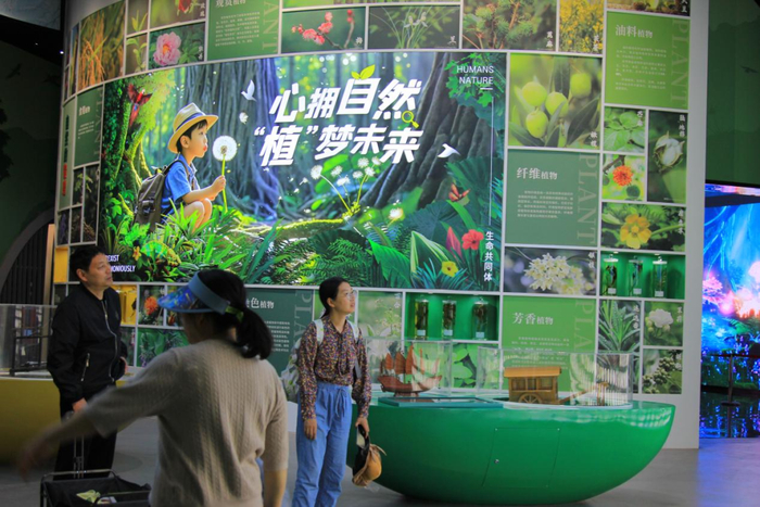 一年四季 泉在濟南丨濟南植物園月季花海盛放，快來邂逅泉城浪漫之約