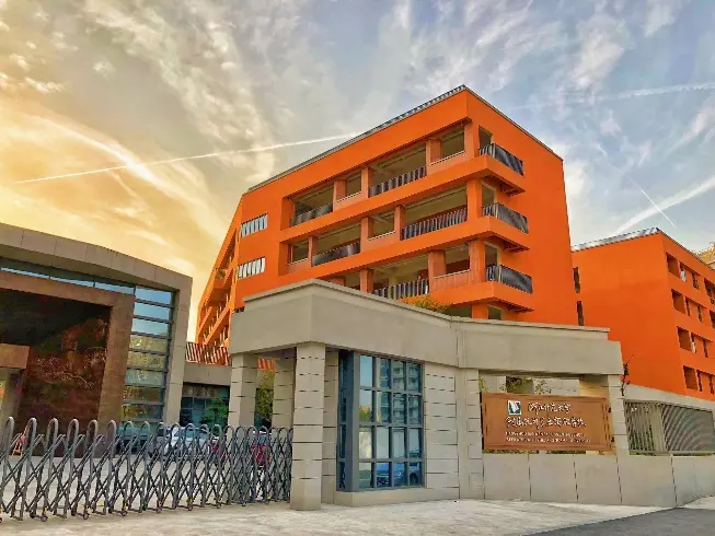 名医义诊护心康 家校社医筑心盾——首届呵护儿童青少年心理健康公益行动