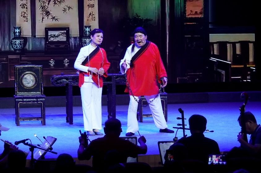 特稿&middot;梁平｜常州沪剧角：坐着轮椅临阵演唱会的90岁总导演沈国雄，情满龙城