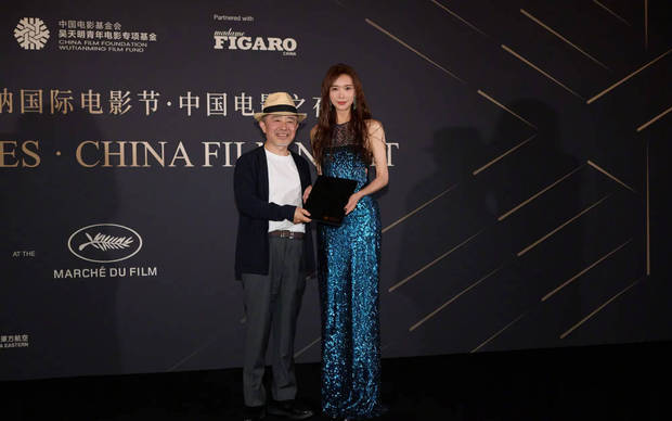 林志玲绽放温柔笑容,气质在线。