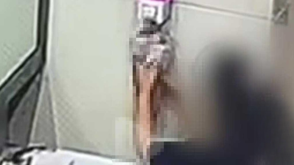 博主否认“女孩偷给陌生人饮料加洗手液”系摆拍，称已与孩子家长和解