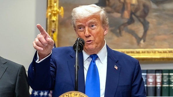 “许多国家从中国身上学到，要对美国坚定立场且保持冷静”