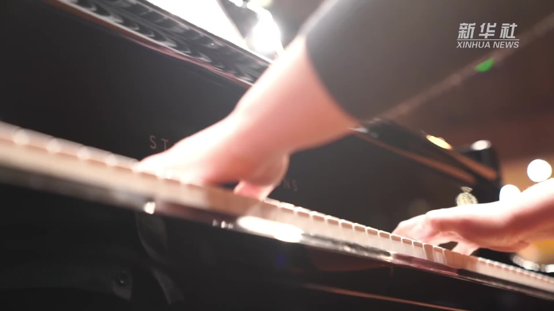 市民走进“音乐殿堂”为“世界赠予我的”而歌唱