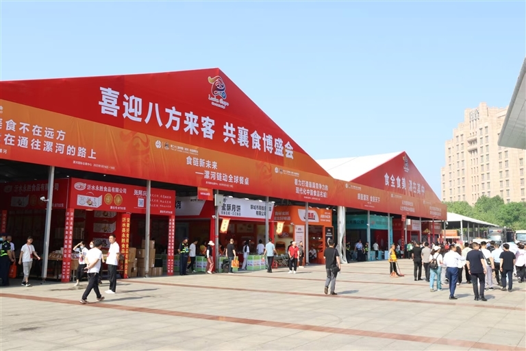 本届食博会吸引来自12个国家、全国26个省（区、市）的1268家企业参展。 邵佳一 摄
