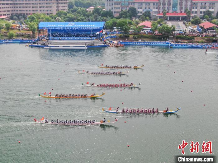 2025“庐山杯”长江经济带龙舟邀请赛在九江开赛
