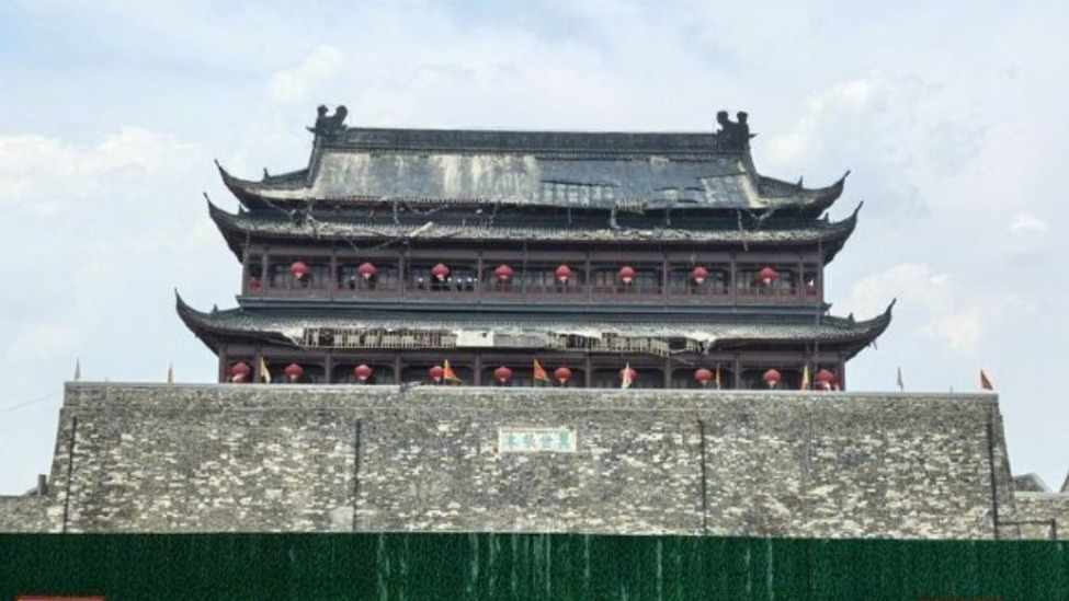 凤阳鼓楼瓦片脱落背后：涉事公司十年前曾因违规施工致文保建筑被烧毁