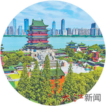 南昌滕王阁景区创新玩法吸引中外游客。