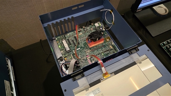 Intel下代处理器Panther Lake首次公开运行:明年大规模上市