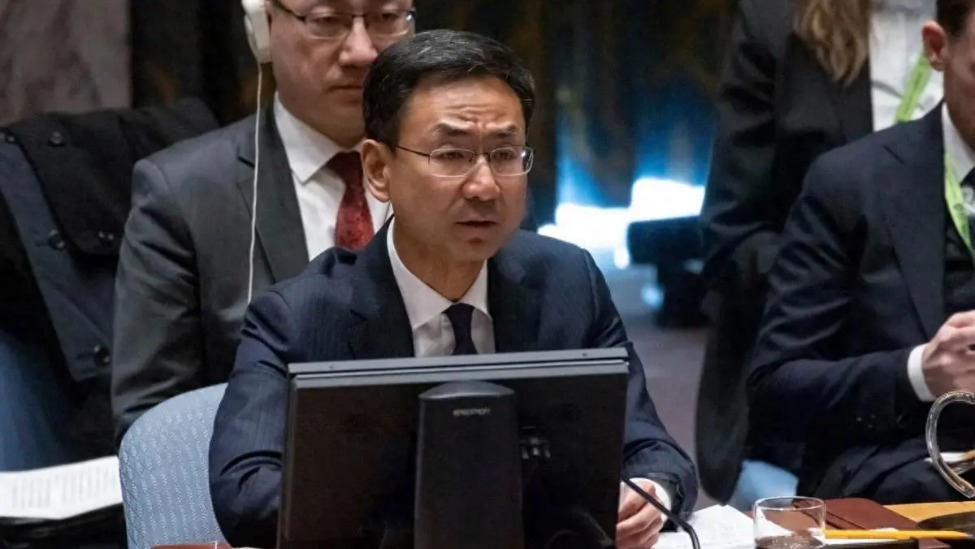 不准中国反制菲律宾，美方搅乱安理会议程，耿爽怒推话筒4字驳斥