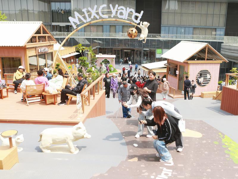 长春万象城慢闪街区开街:打造都市诗意慢生活空间