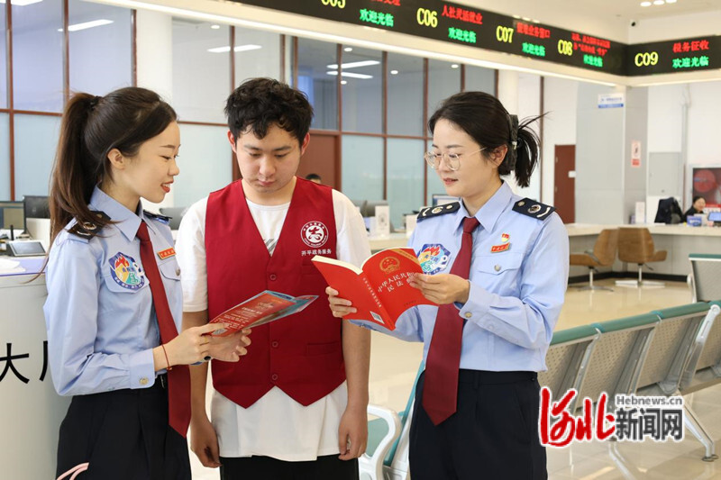 图为活动现场。