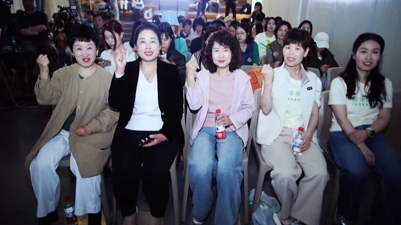 一场“开放麦”与家政女工憋在心里的“秘密”