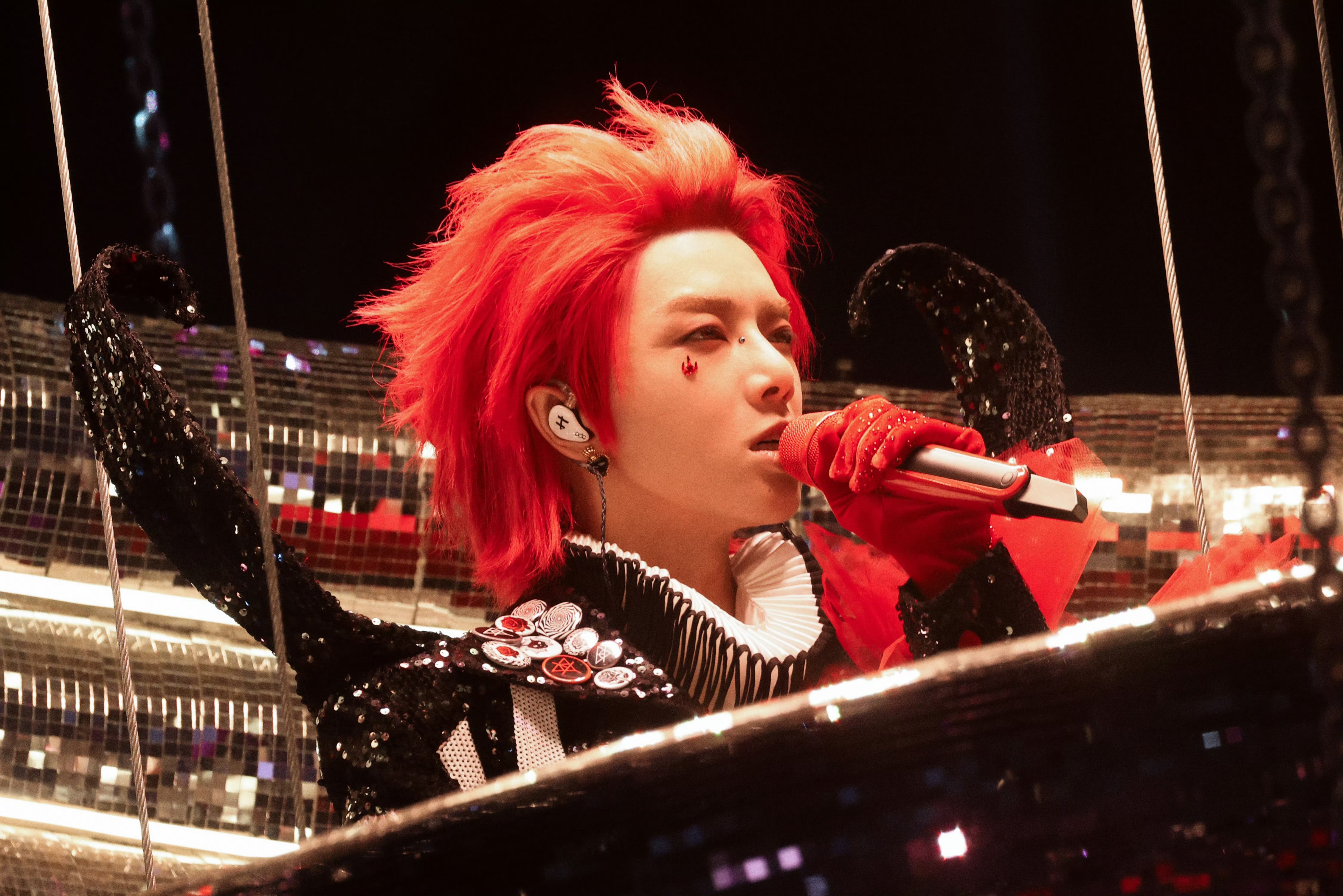 华晨宇火星演唱会青岛站热力开唱 上演极致浪漫的视听盛宴