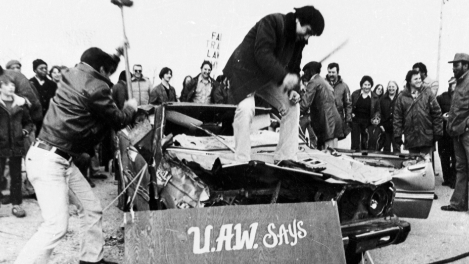 从美国民众打砸日本车的可悲历史，来看经济民族主义的危险之处