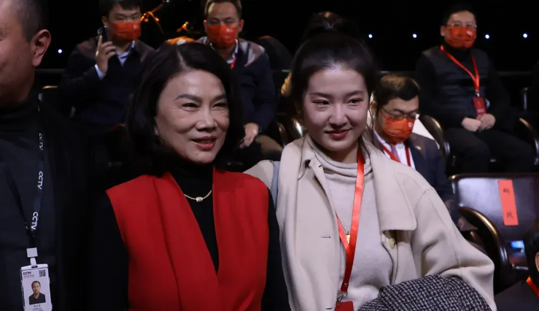 知情人士称董明珠孟羽童将合体直播,孟羽童发文证实“破冰”