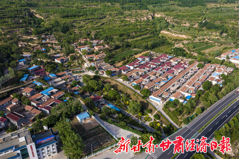 俯瞰崆峒镇西沟村 由崆峒区融媒体中心提供