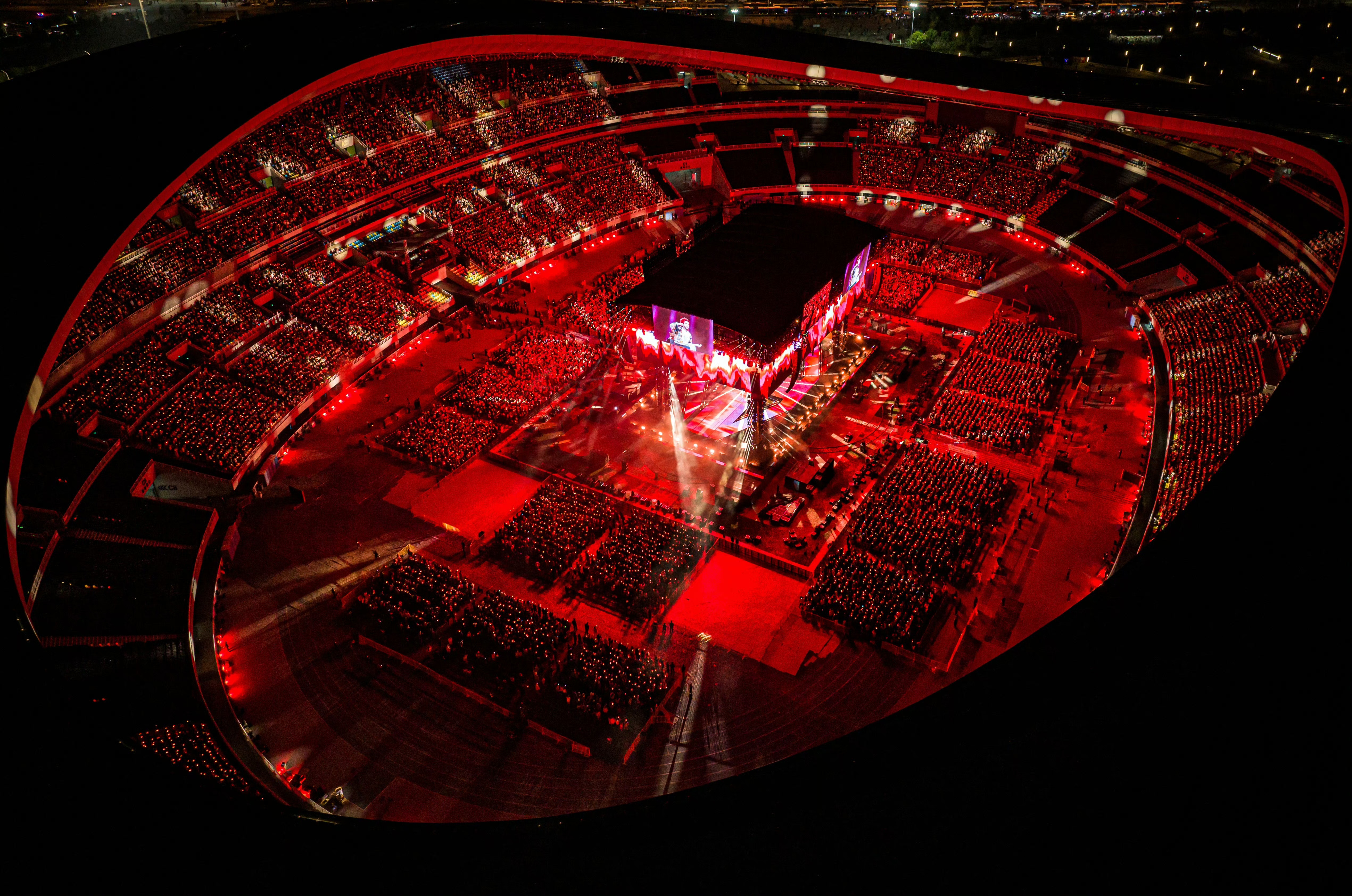 华晨宇火星演唱会青岛站热力开唱 上演极致浪漫的视听盛宴