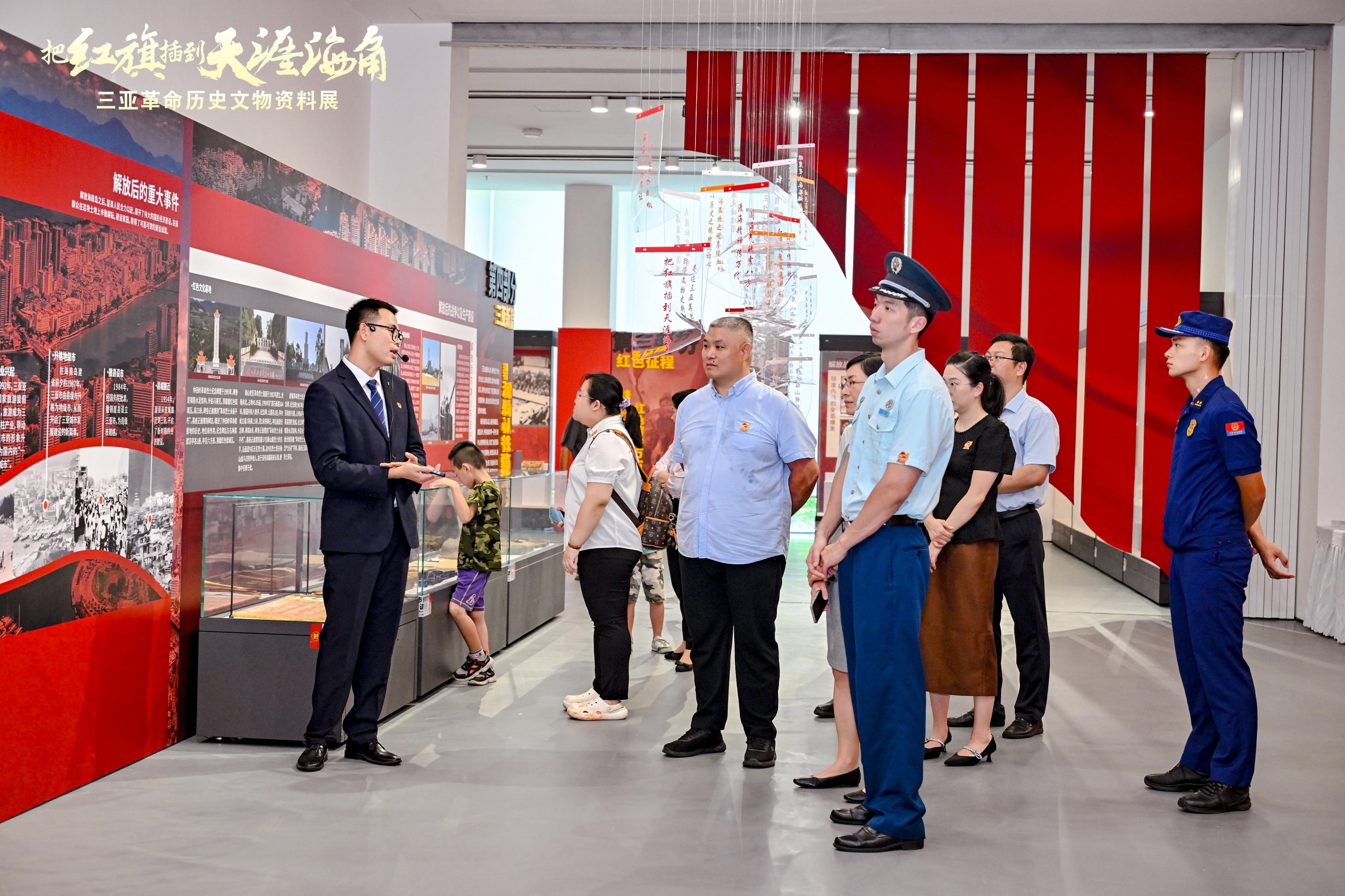 红色基因薪火相传｜“把红旗插到天涯海角”三亚革命历史文物资料展开幕