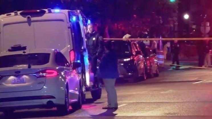 以驻美使馆两名工作人员遇袭身亡，中国外交部回应