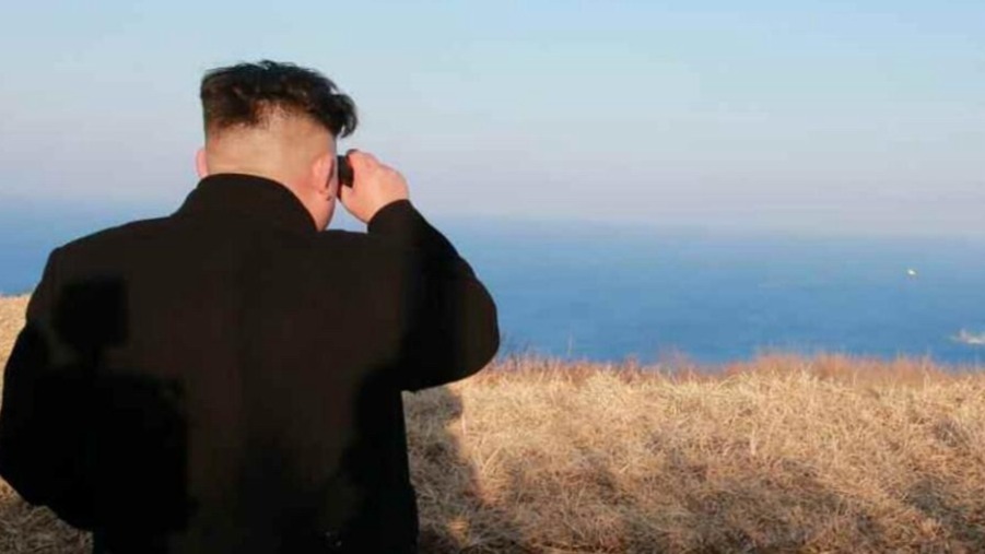 朝鲜驱逐舰在下水过程中发生严重事故，金正恩目睹全过程