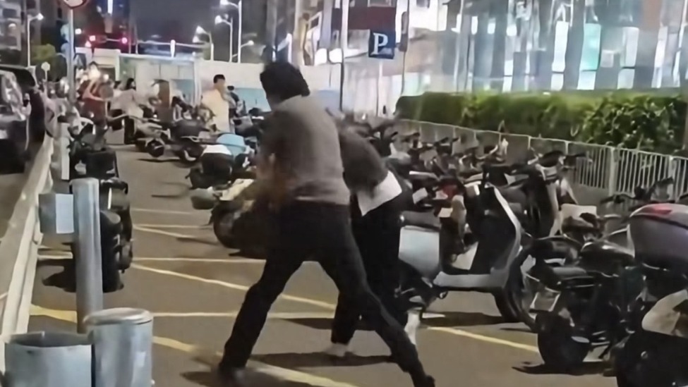 网传摩的司机打人，深圳警方通报