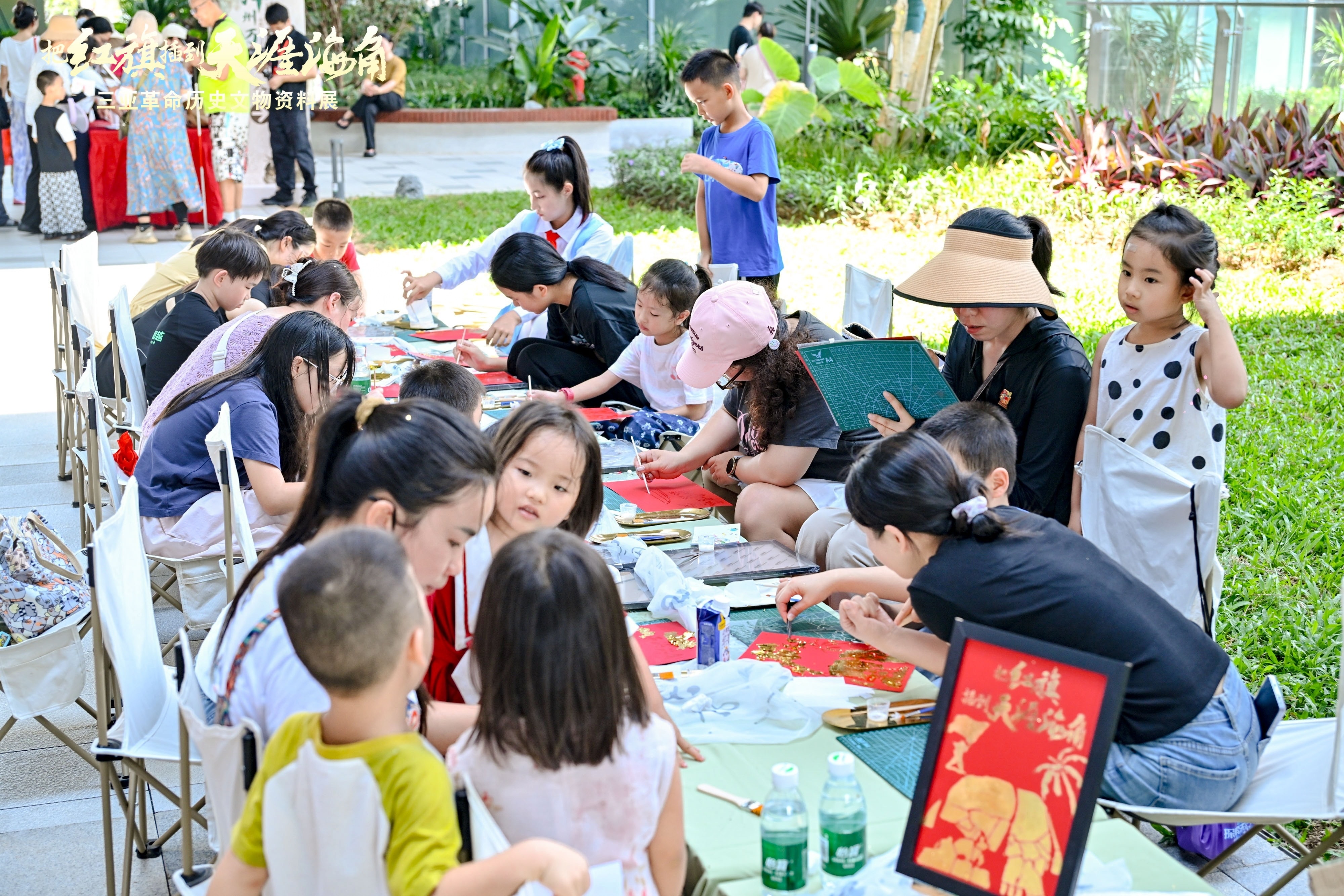红色基因薪火相传｜“把红旗插到天涯海角”三亚革命历史文物资料展开幕