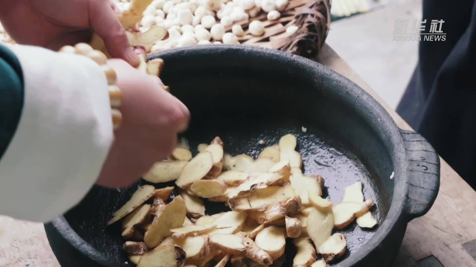 72岁老药师致力于传承中药炮制技术
