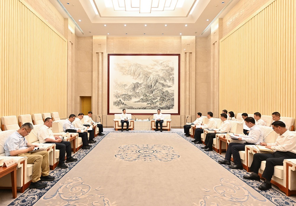 5月22日下午,市委书记袁家军,市委副书记、市长胡衡华会见兵器工业集团党组书记、董事长程福波一行。记者 刘力 摄