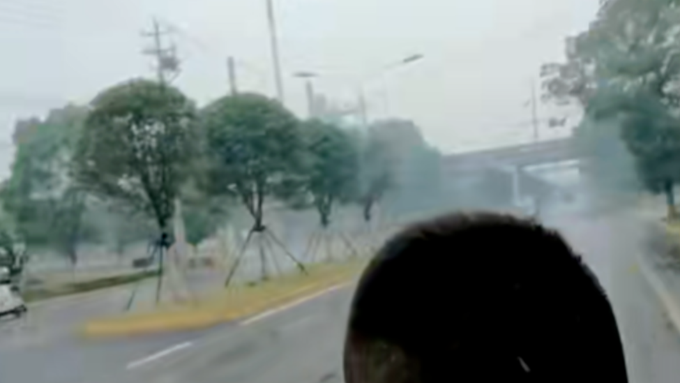 江西一工业园区被曝废气扰民，当地：2家涉事企业停产整顿，将追责