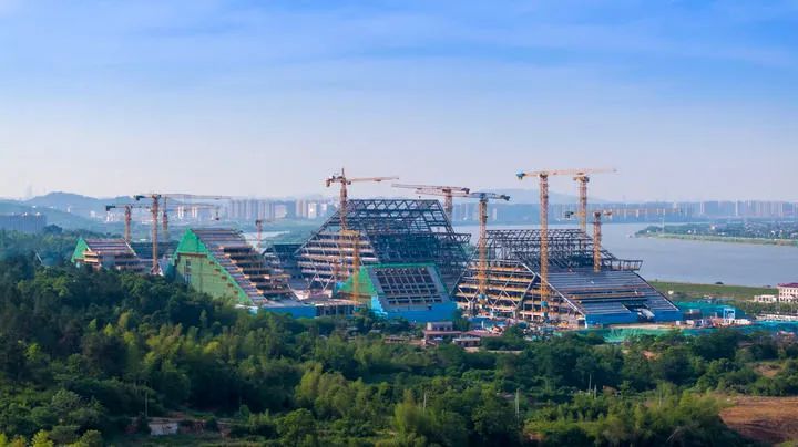 这是2025年5月12日在湖南长沙拍摄的湘江科学城建设现场（无人机照片）。新华社发（滕维 摄）