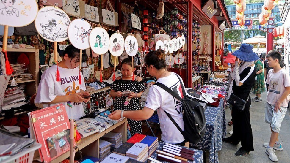 云南旅游市场10条措施征求意见：对强制诱导购物等吊销导游证的不得再次核发