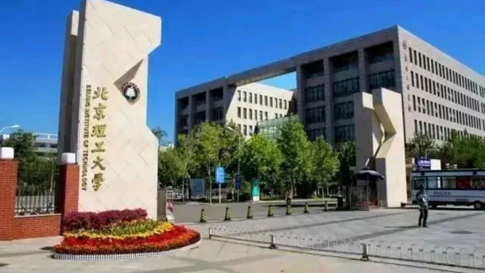北理工原教授宫某自杀？学院人员称“没有的事”