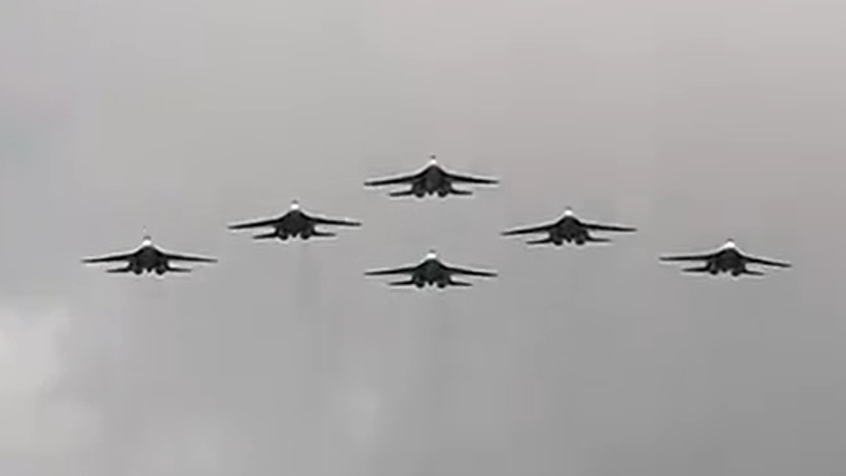 俄罗斯勇士飞行团队呈现苏-35精彩表演