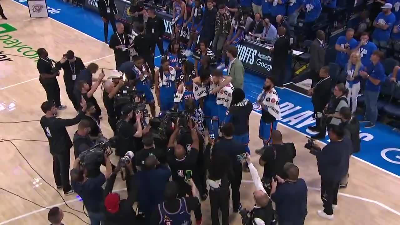 切特在亚历山大接受采访时称其为MVP，随后二人相视一笑