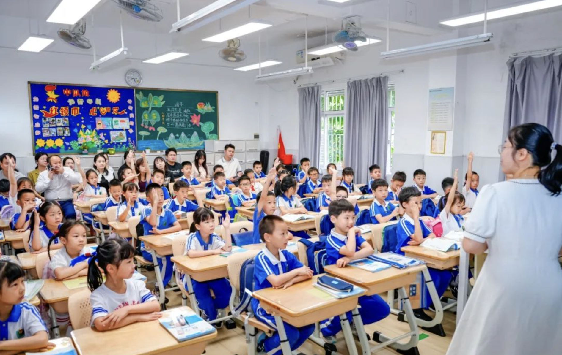 深圳市龙岗区外国语学校（集团）爱联小学打造"无边界美育课堂"：青铜文明与家校共育的浪漫交响