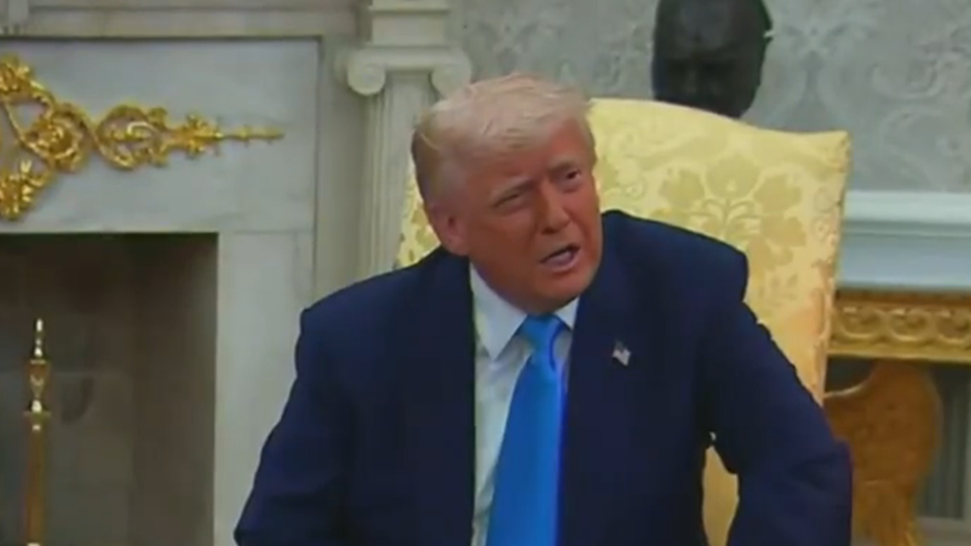 记者询问“白宫接受卡塔尔赠送的飞机”，结果特朗普瞬间“暴走”大骂记者：你赶紧滚蛋，在说什么呢，糟糕的记者