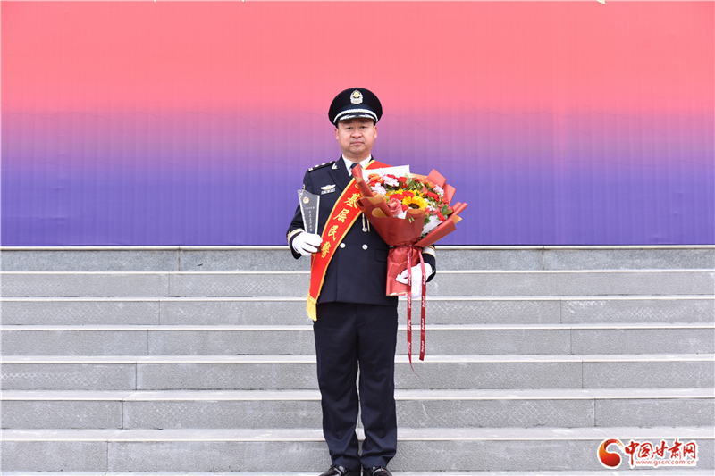 刑警痴迷物证抽丝剥茧让指纹“说话”　35年命案终告破