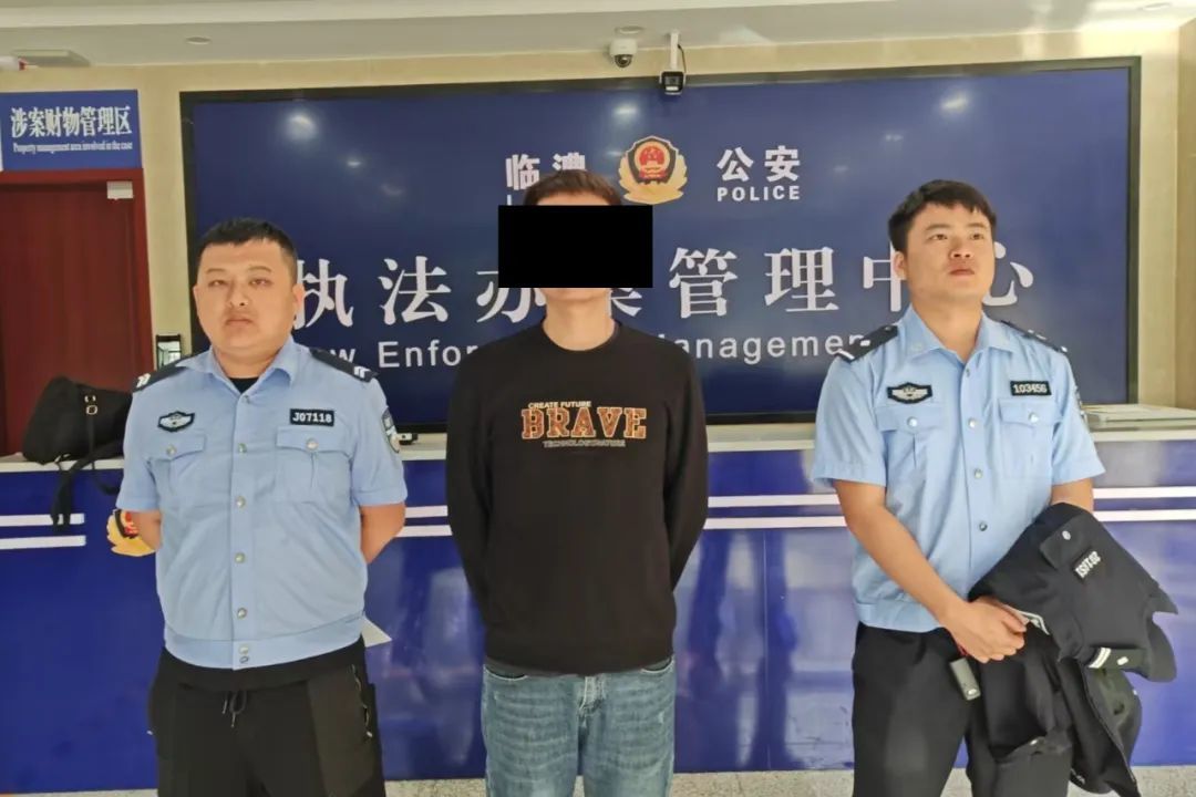 ▲抓获嫌疑人郑某