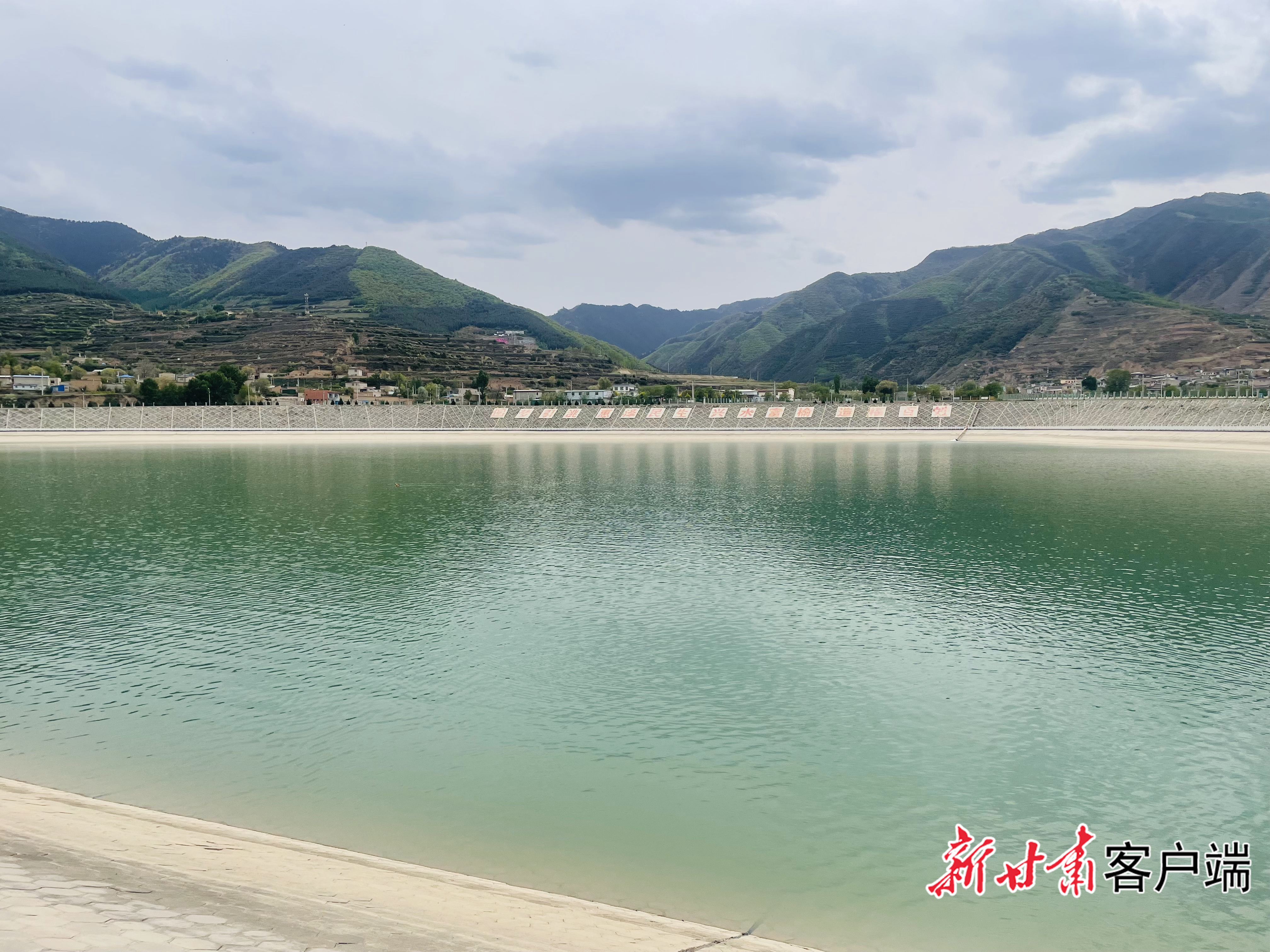 引洮一期榆中县供水工程南坡湾水库　新甘肃&middot;甘肃日报记者　张燕茹　摄