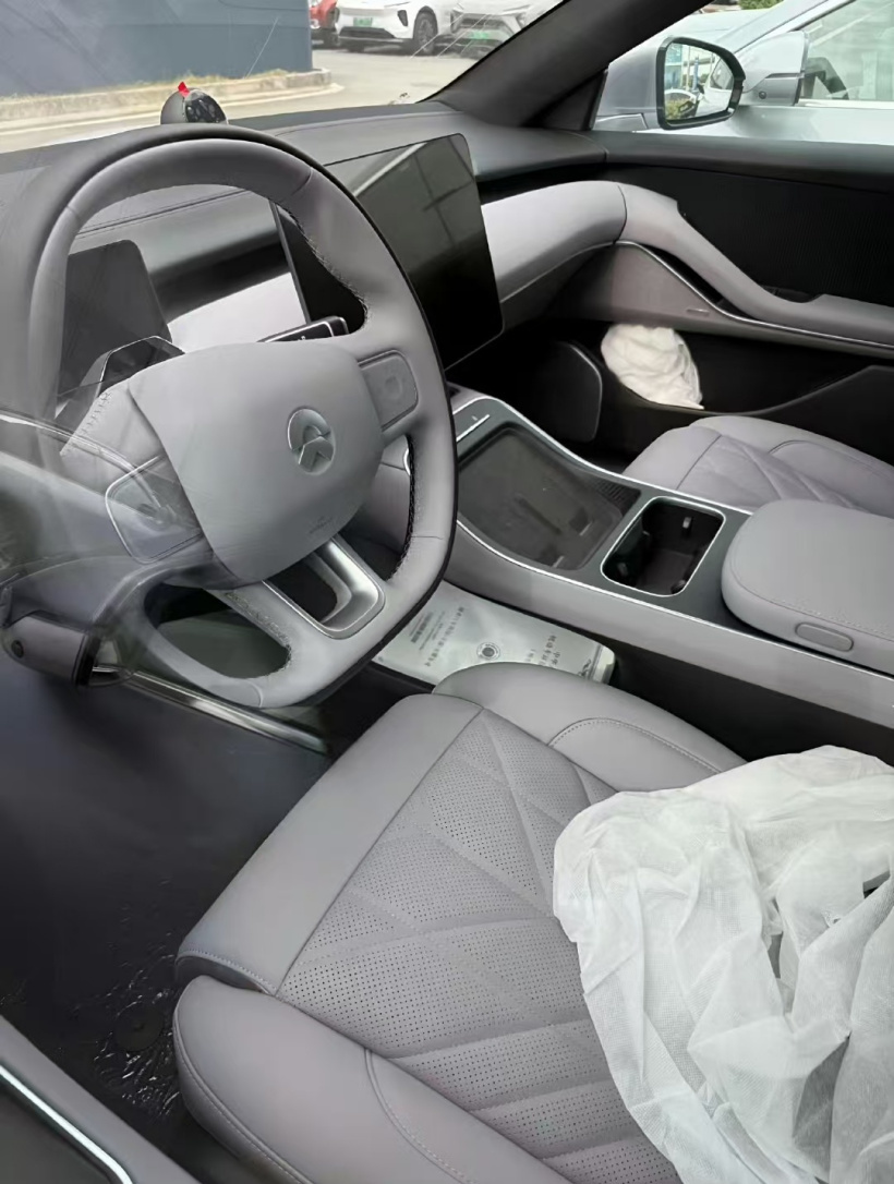 新款蔚来ET5T内饰曝光:改为横向中控屏、配抬头显示