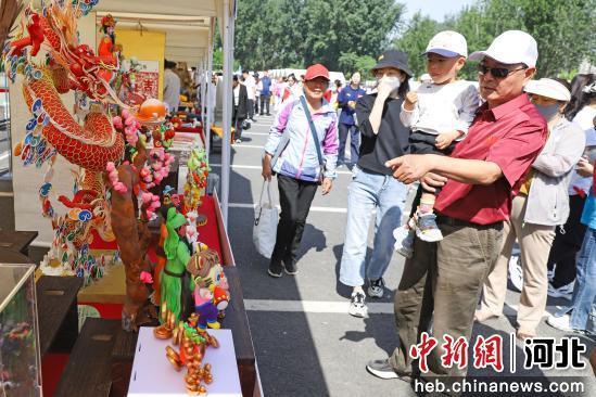 非遗产品展示。 熊华明 摄