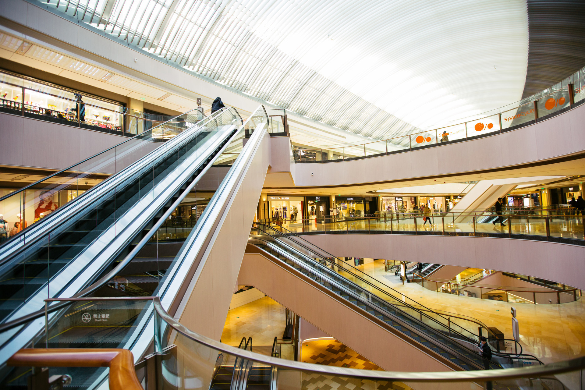 中免集团青岛市内免税店转型升级再开业，推动区域高端消费回流