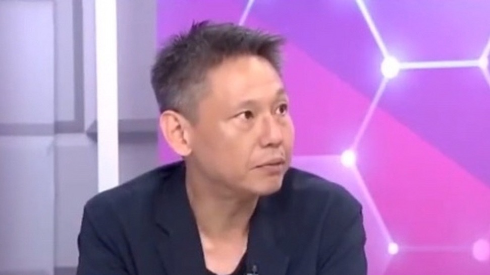 特朗普欲将顶尖人才赶出美国，谢寒冰讽：自断手脚，全球乐见